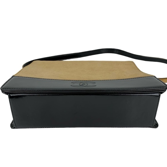 Vintage Suede and Patent Chanel purse - Picture 5 of 10